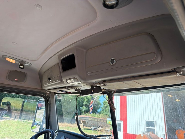 2011-peterbilt-386-image-63