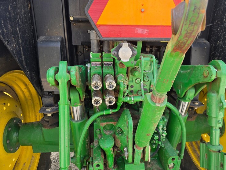 john-deere-6105m-image-33