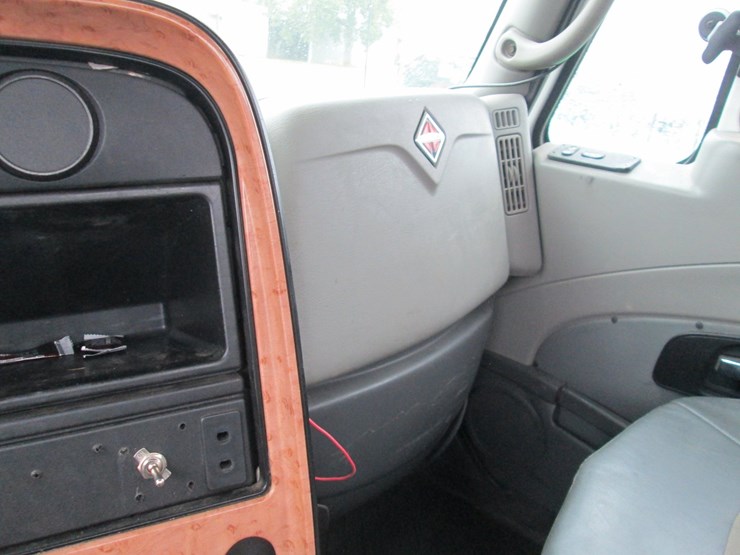 2011-international-prostar-image-35