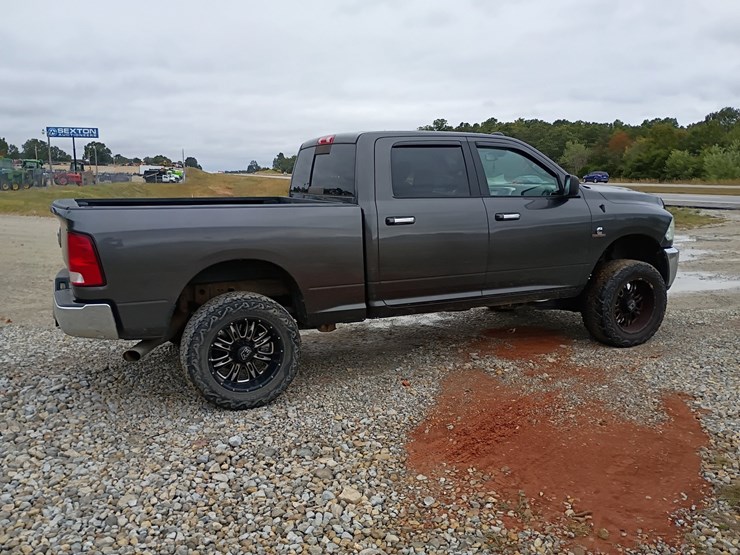 2016-dodge-2500-image-10