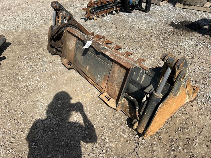 caterpillar-74”-4-1-skid-steer-bucket-image-3