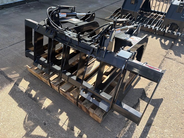 stout-66”-skidloader-grapple-bucket-image-1