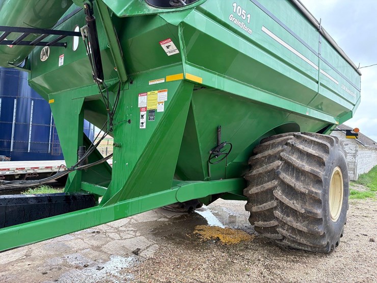 2012-j&m-1051-grain-storm-grain-cart-1-owner-image-63