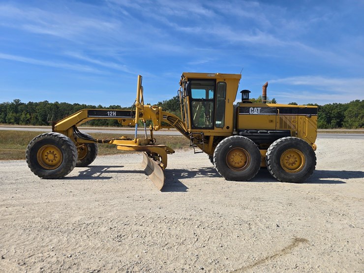 2005-caterpillar-12h-image-4
