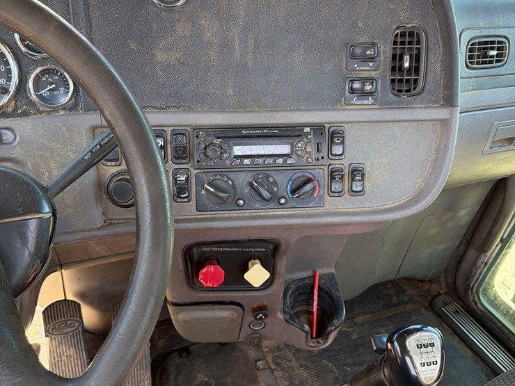 2011-peterbilt-386-image-53