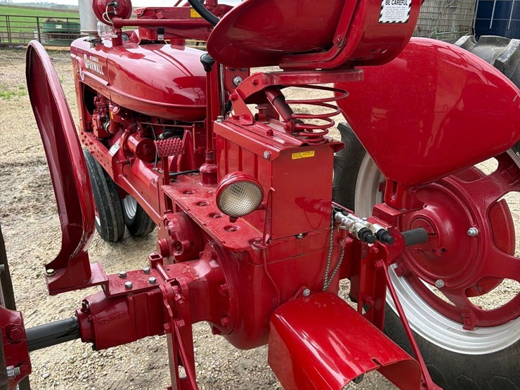 1954-farmall-super-h-tractor—restored-image-9