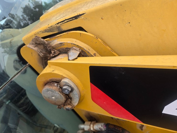 caterpillar-420f-image-100