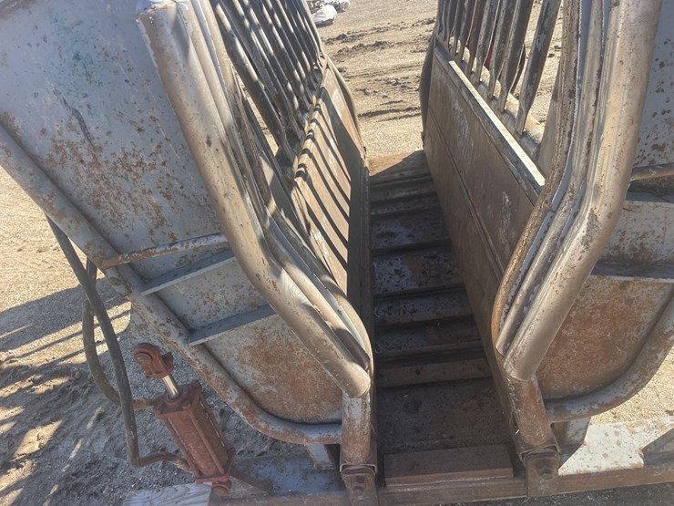 bowman-model-3000-hydraulic-chute-image-5