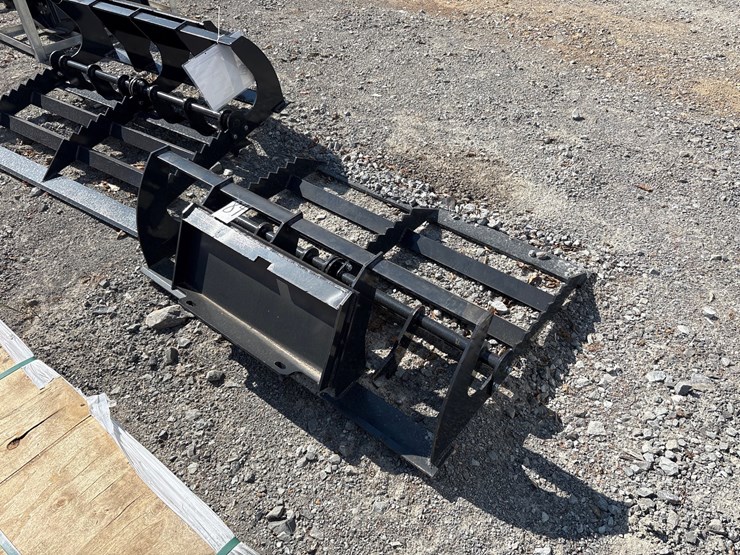 #84-•-mini-skid-steer-land-leveler-image-2