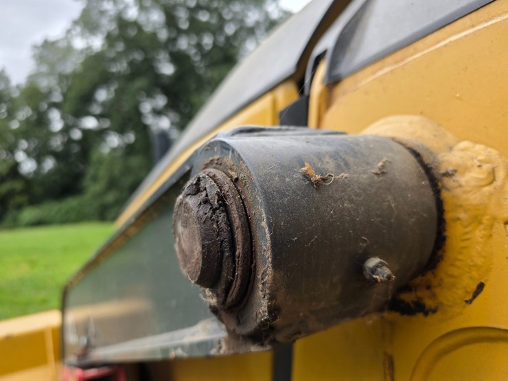 2016-deere-410l-image-151