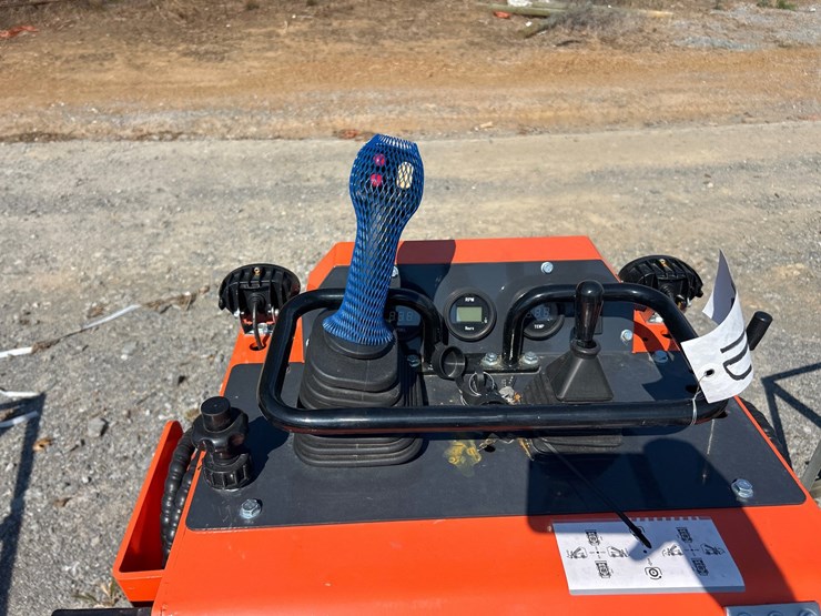 #76-•-landhonor-lgr-v1000-diesel-mini-skid-steer-image-5