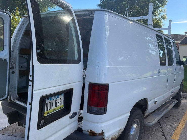2006-ford-e250-image-29