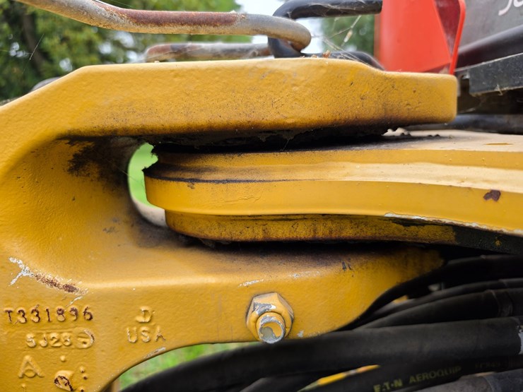 2016-deere-410l-image-78