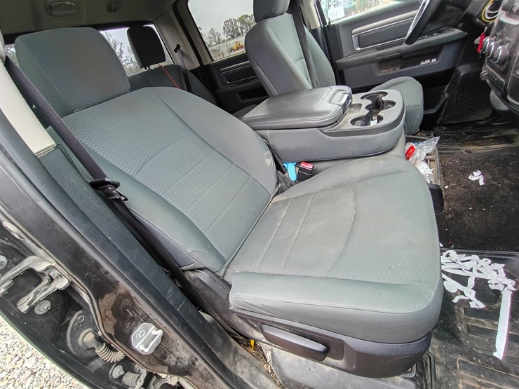 2016-dodge-2500-image-36