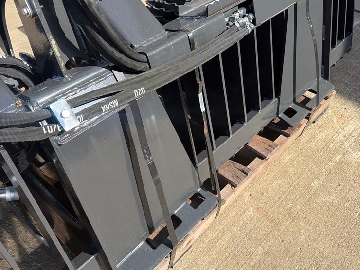 stout-hd-72”-skidloader-grapple-bucket-image-3