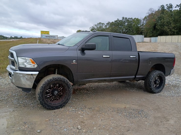 2016-dodge-2500-image-2