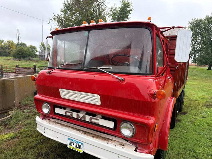 1970-gmc-5500-image-16