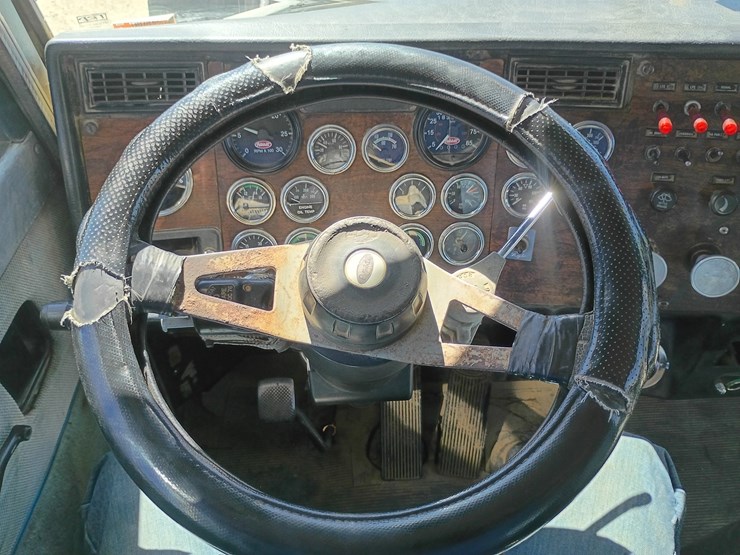 1990-peterbilt-379-image-54