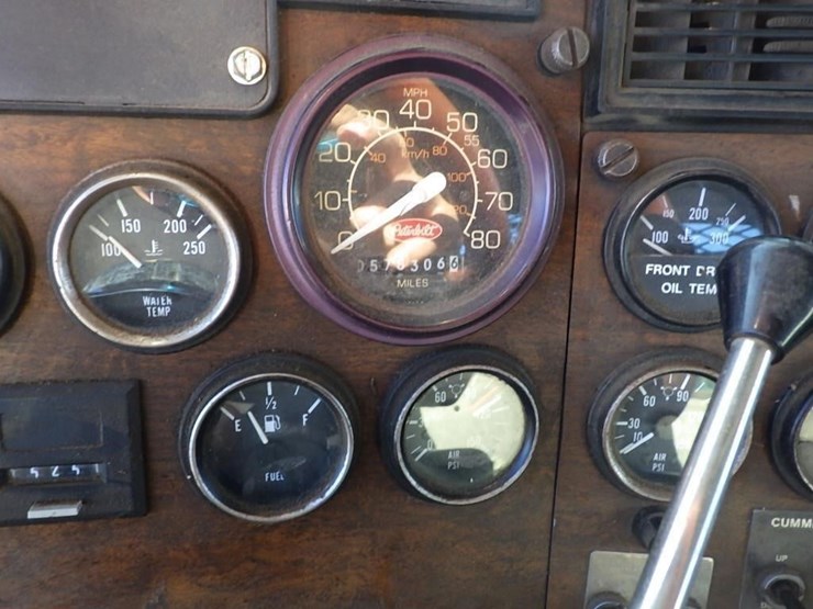 1995-peterbilt-357-image-54