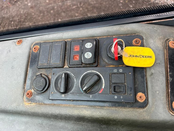 deere-204l-image-22