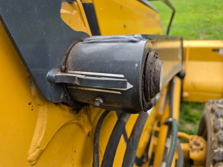 2016-deere-410l-image-133