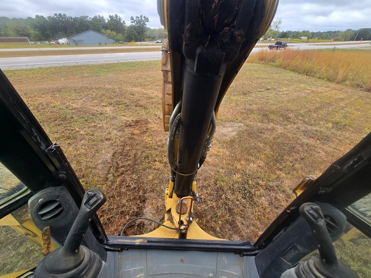 caterpillar-420f-image-54