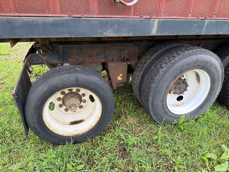 international-8300-6x4-semi-grain-truck-image-58