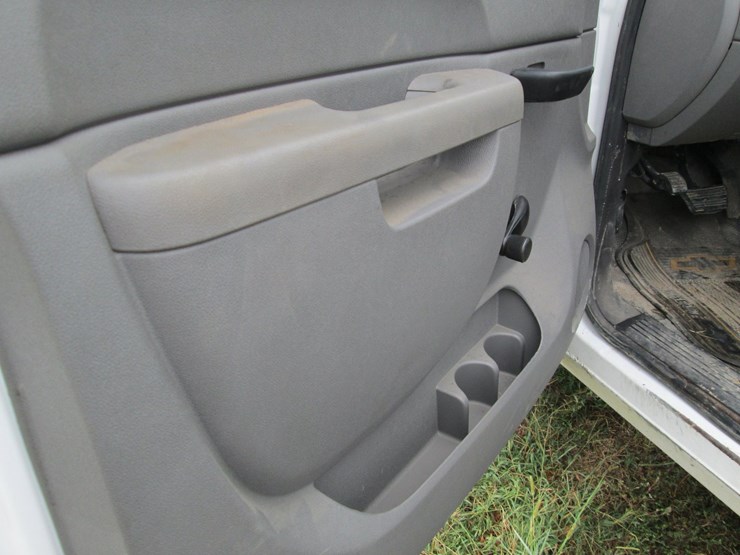 2011-chevrolet-2500hd-image-24
