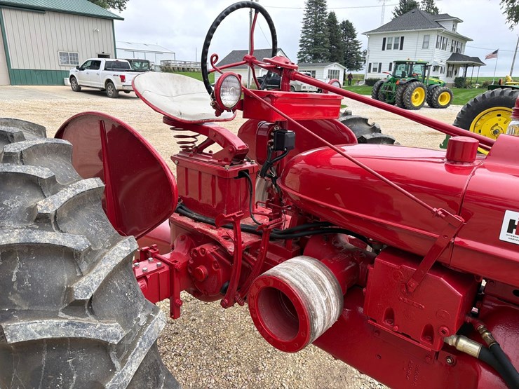1954-farmall-super-h-tractor—restored-image-18