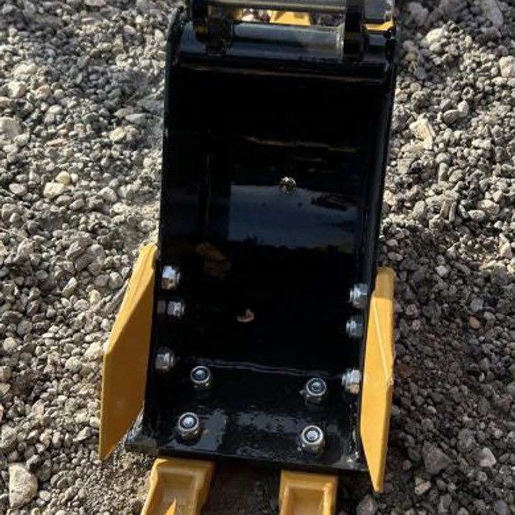 #259 • Mini Excavator 8" Toothed Bucket