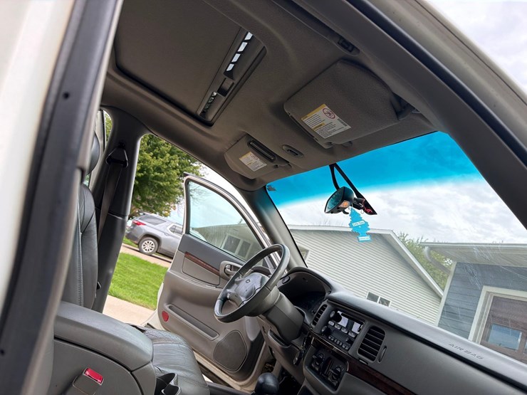 2004-chevrolet-impala-ls-car-image-42