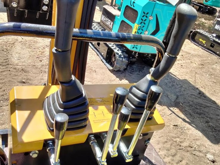 #18-•-cfg-mini-excavator---h13r-image-7