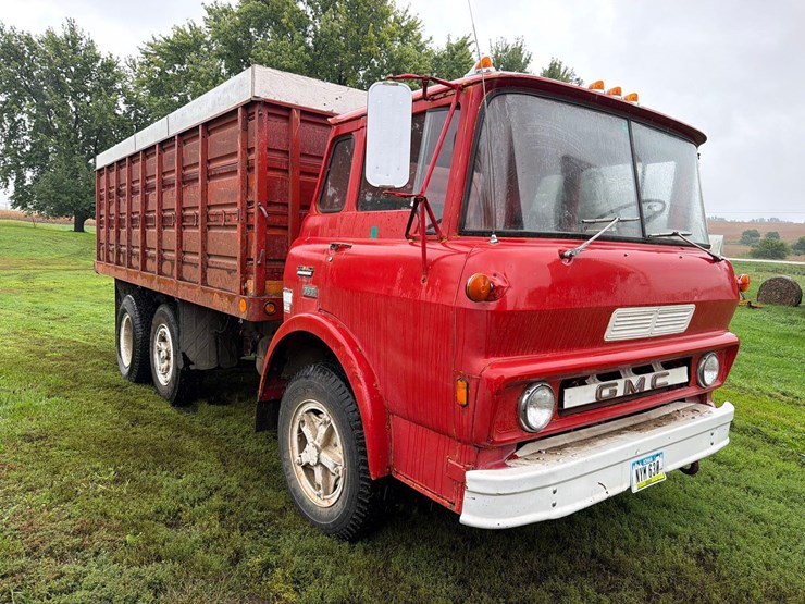 1970-gmc-5500-image-3