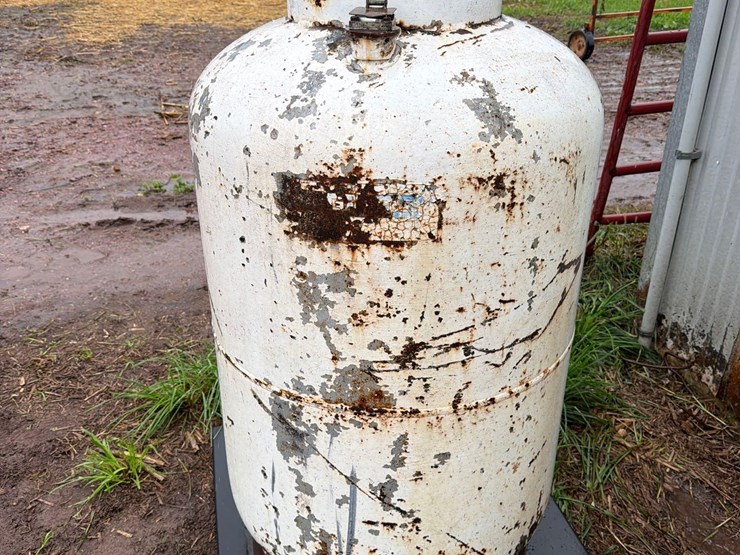 120-gallon-propane-tank-image-3