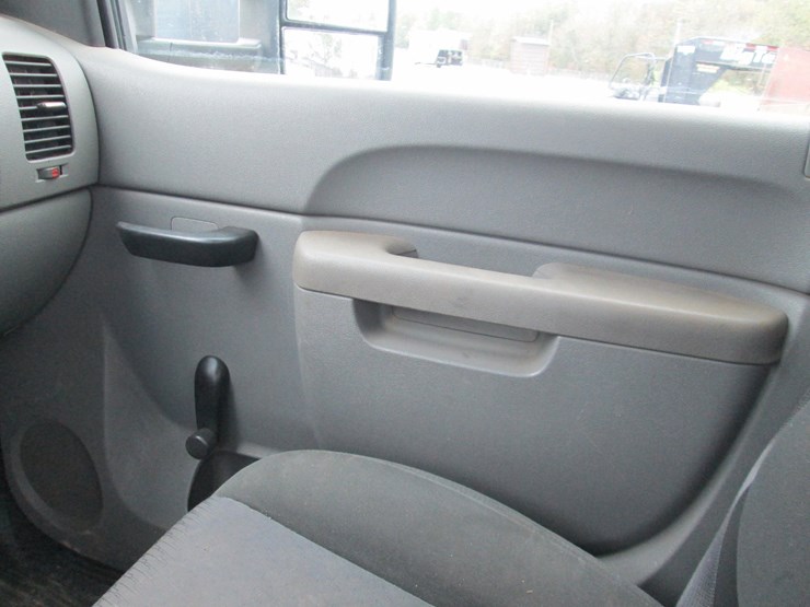 2011-chevrolet-2500hd-image-28
