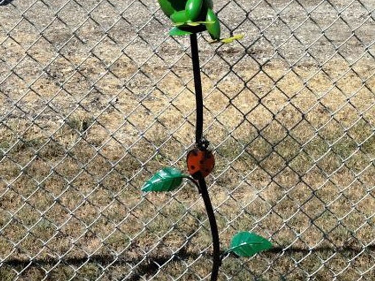 #33-•-metal-art---frog-w/umbrella-&-flowers-on-image-1