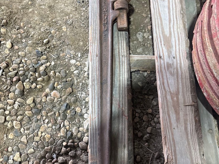 36”-rigid-pipe-wrench-image-1