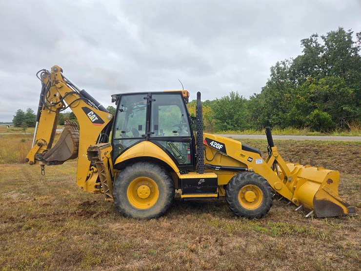 caterpillar-420f-image-18