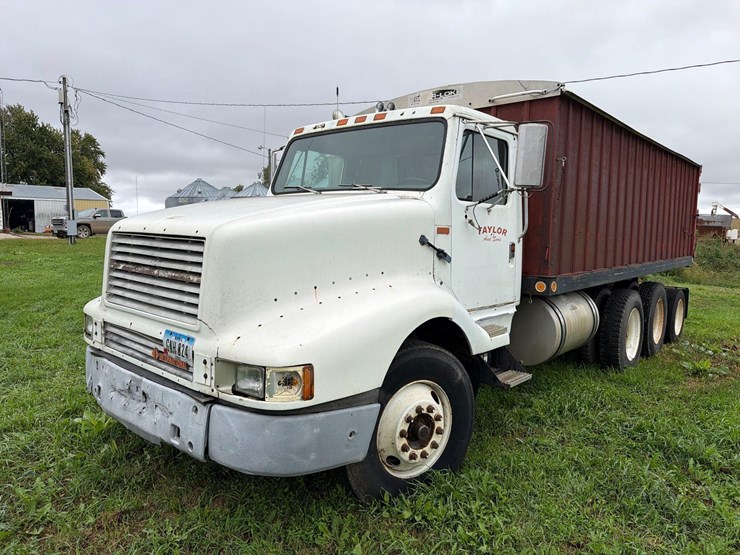 international-8300-6x4-semi-grain-truck-image-1
