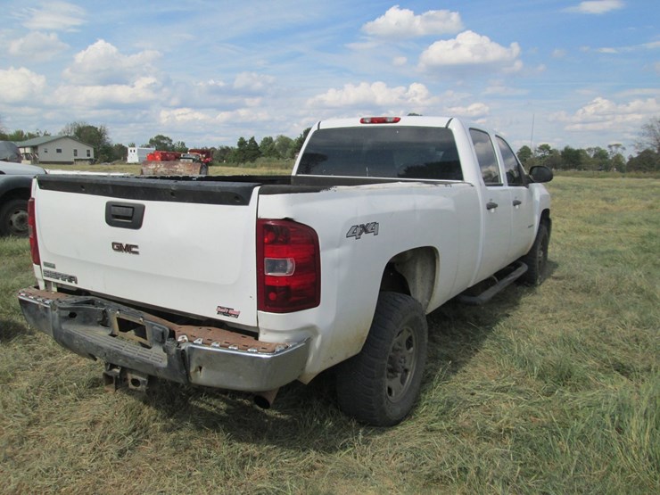 2011-chevrolet-2500hd-image-3