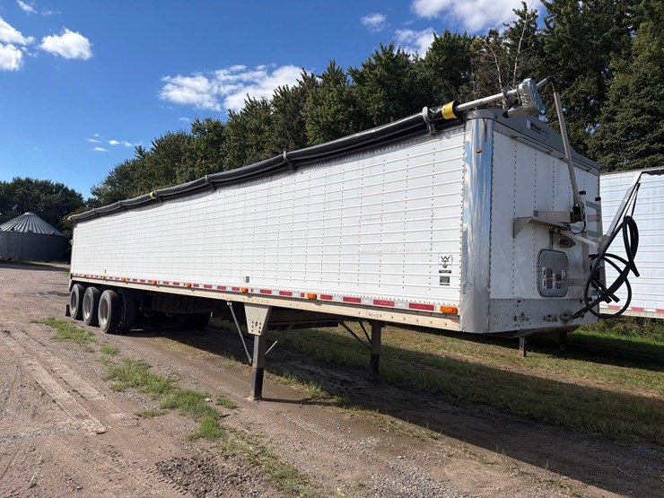 2011-wilson-46ft-fixed-tri-axle-live-bottom-semi-belt-trailer--1-owner--very-clean-trailer-image-1