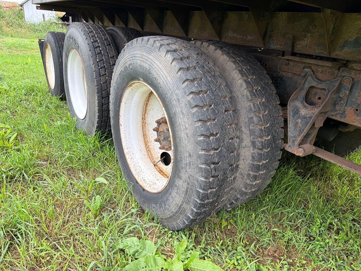 international-8300-6x4-semi-grain-truck-image-56