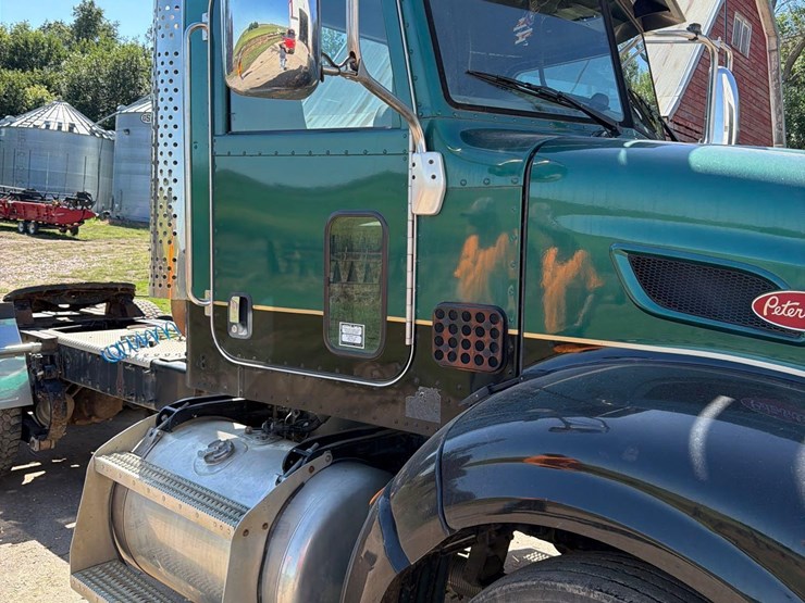 2011-peterbilt-386-image-26