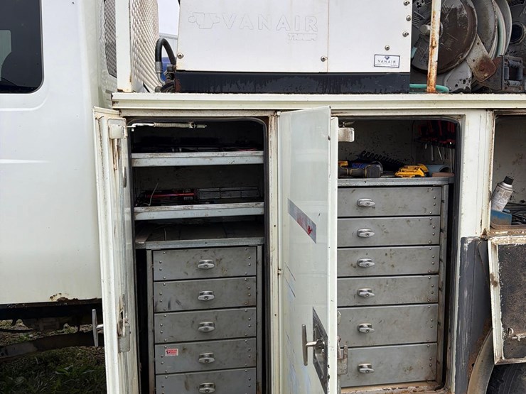 2009-international-durastar-4300-image-21