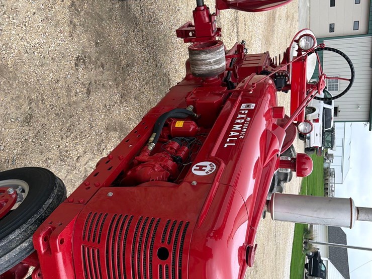 1954-farmall-super-h-tractor—restored-image-15