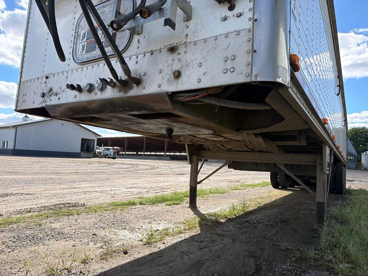 2011-wilson-46ft-fixed-tri-axle-live-bottom-semi-belt-trailer--1-owner--very-clean-trailer-image-5