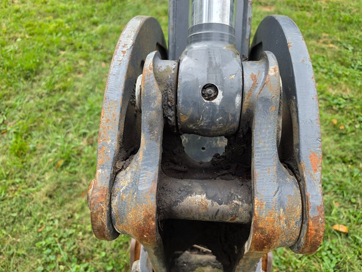 2016-deere-410l-image-102