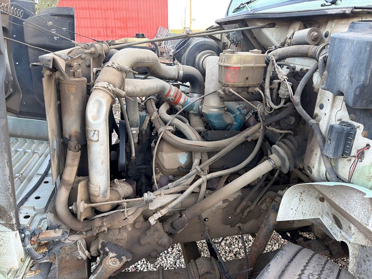 2000-international-4700-image-35