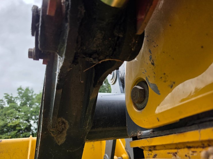 2016-deere-410l-image-147