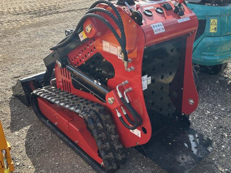 #98-•-mini-skid-steer-tracked-loader---ssl60---gas-image-6
